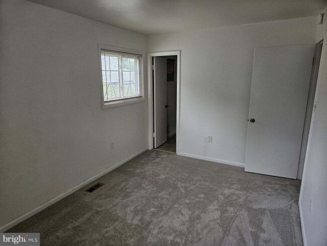 Building Photo - 10206 Farrar Ave