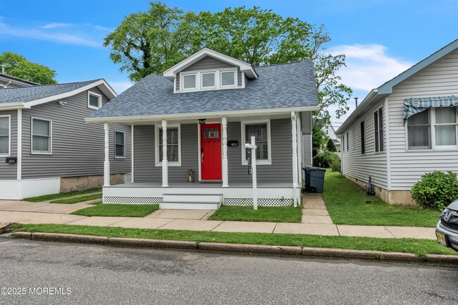 Building Photo - 1822 Parkway