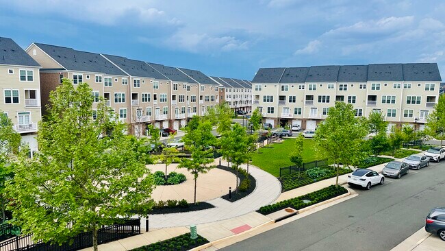 Building Photo - 3220 Yeager Dr
