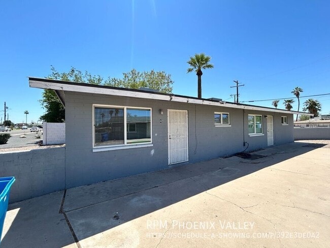 Primary Photo - 4837 E Willetta St