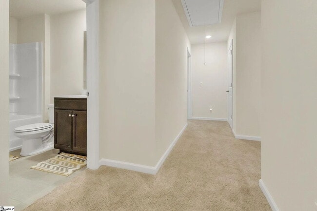 Building Photo - 3 bed, 2.5 bathroom Townhouse