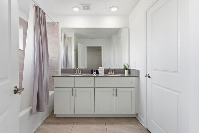 Building Photo - 4224 Paragraph Dr