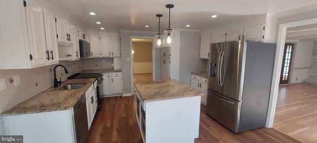 Building Photo - 19100 Annapolis Way