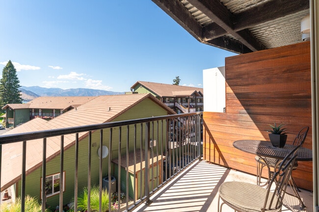 Building Photo - 2220 W Woodin Ave