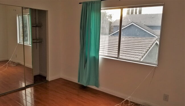 Building Photo - 4 Bedrooms, 3 Baths, 2,809 sq. ft. Home in Canoga Park