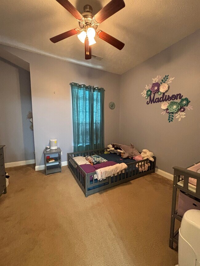 Building Photo - 343 Camrose Wy