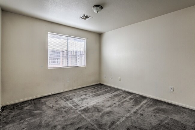 Building Photo - 3131 N Walnut Rd