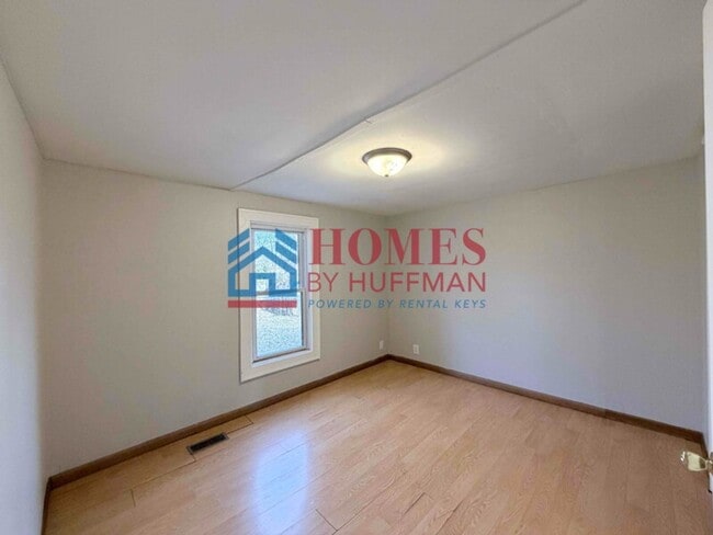 Building Photo - Two Bedroom House | Move In Ready