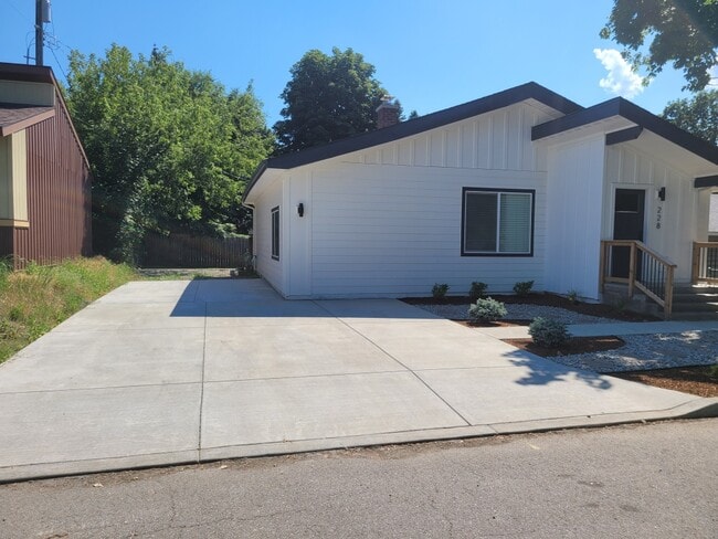 Building Photo - 228 E Spokane Ave