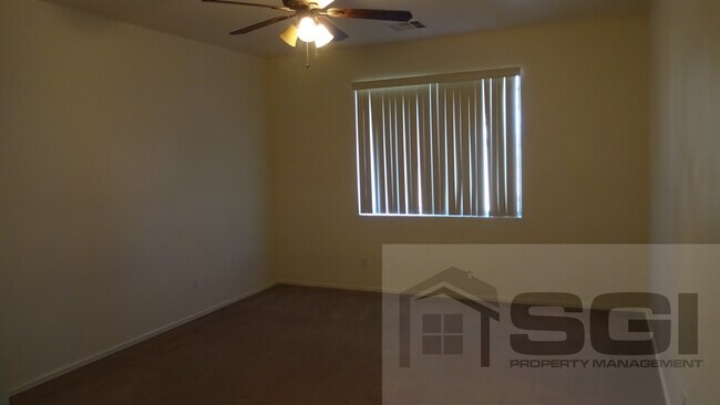 Building Photo - Beautiful split floorplan in a great neigh...