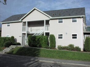 Building Photo - 2 Bed 1.5 Bath unit in Lettered Streets Neighborhood