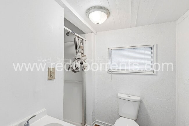 Building Photo - 408 N Oakland Ave