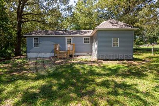 Building Photo - Flexible 3BR/2BA or 2BR + Den Home