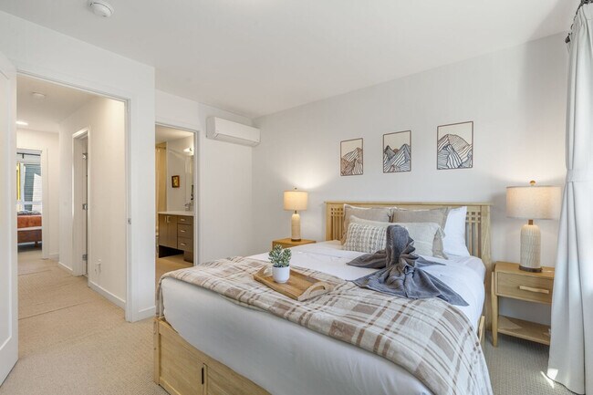 Building Photo - 722 3rd Ave N