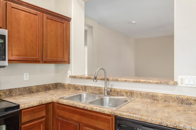 Building Photo - Check out this 3 bed/2 bath LARGE CORNER LOT!