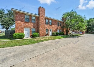 Building Photo - 210 Rolston Rd