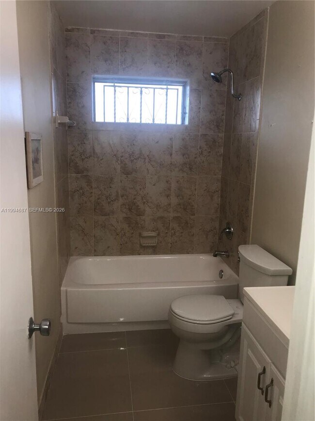 Building Photo - 1631 NE 114th St