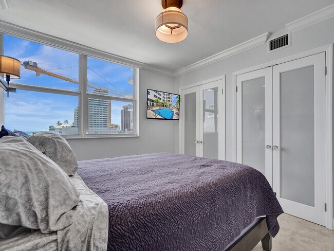 Building Photo - 209 N Fort Lauderdale Beach Blvd