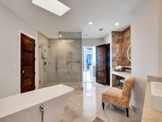Building Photo - 17301 Biscayne Blvd