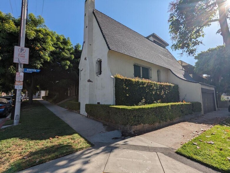 Building Photo - 1154 N Curson Ave