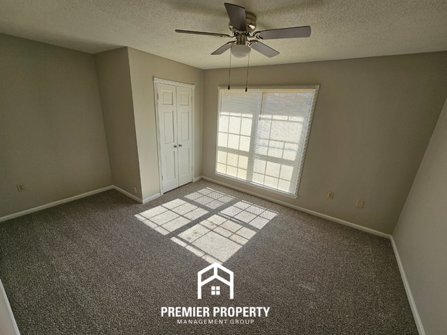 Building Photo - 4BR Memphis Home w/ Brick Fireplace, Formal Dining & Fenced Yard