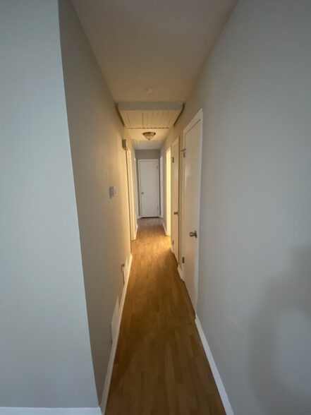 Building Photo - 1015 Eastview Rd NE