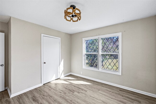 Building Photo - 1407 Bess Rd