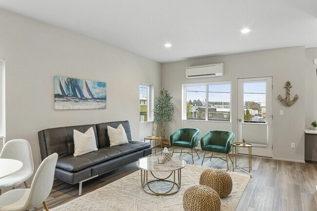 Building Photo - 904 21st St