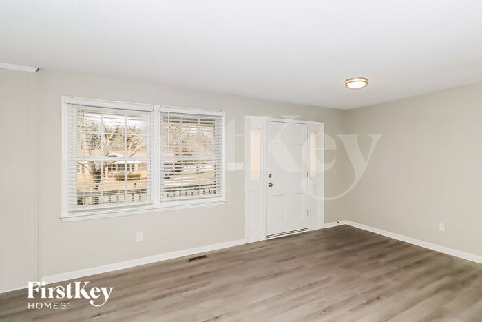 Building Photo - 4842 Greenwood Dr