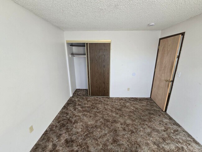 Building Photo - 3400 Coronado Way