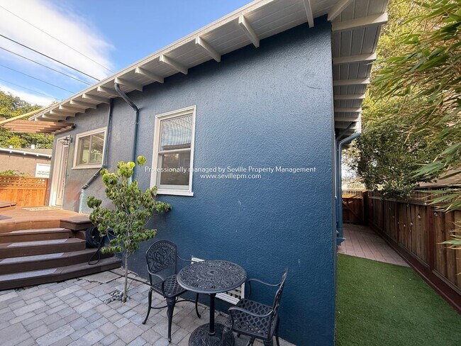 Building Photo - Charming 1920s Alameda East End  2BR+ / 1B...