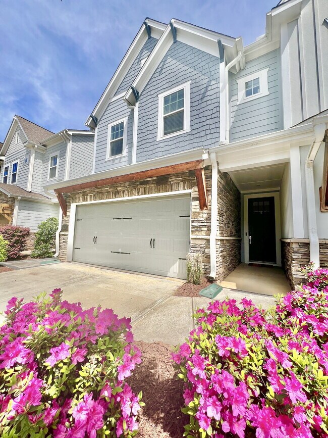 Building Photo - LUXURY TOWNHOME near Southend