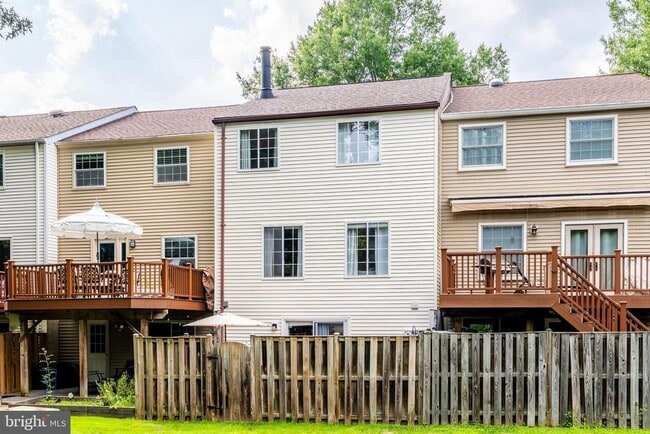 Building Photo - 2903 Bridgehampton Ct
