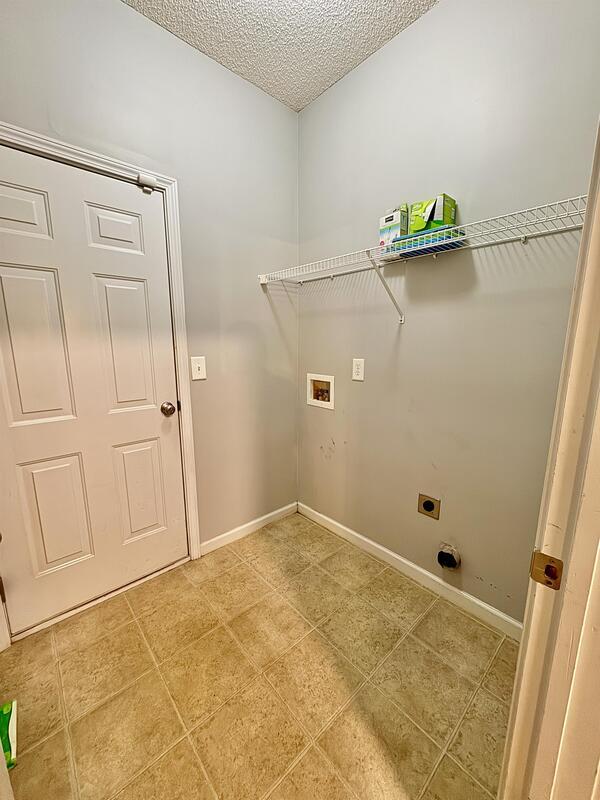 Building Photo - 322 Clover Brook Dr