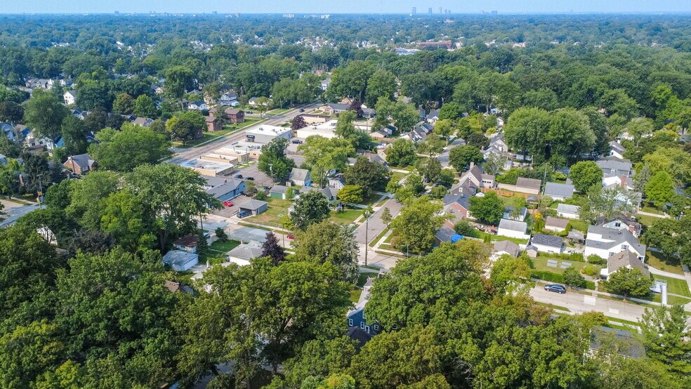 Building Photo - 1016 Lawndale Dr