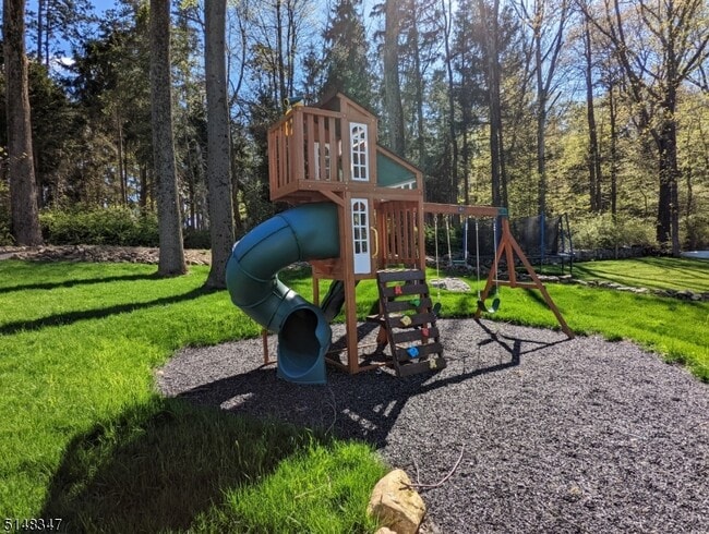 Building Photo - 6 W Windy Bush Ln