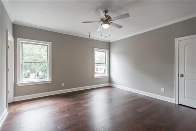 Building Photo - Huge East Nashville Home just steps to the...