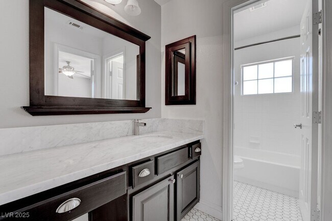 Building Photo - 8408 Bay Point Dr