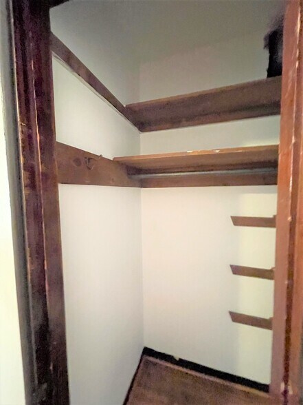 Building Photo - 5712 Phillips Ave