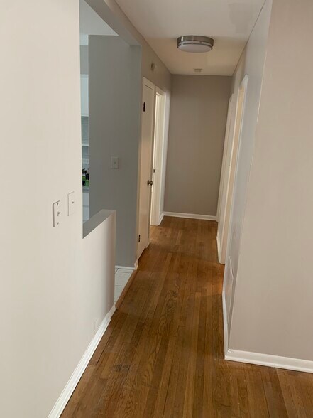 Building Photo - 6970 N Ashland Ave