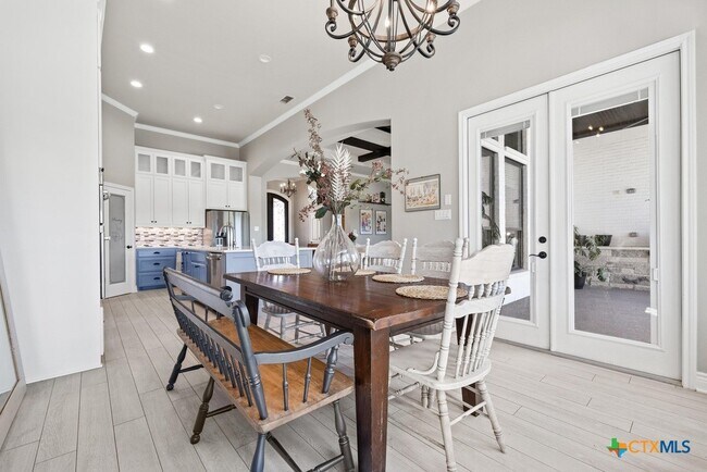 Building Photo - 1745 Alta Vista Loop