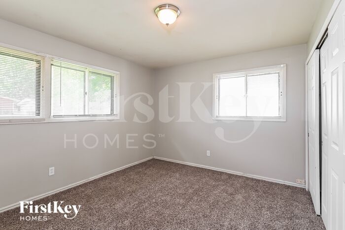 Building Photo - 3045 Kingsley Dr