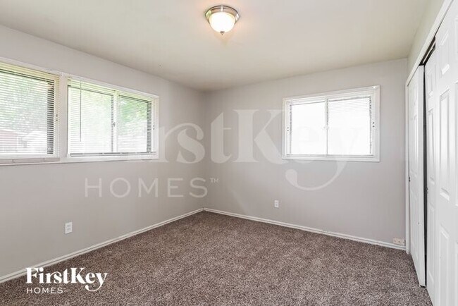 Building Photo - 3045 Kingsley Dr