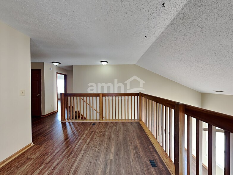 Building Photo - 1475 Creekside Dr