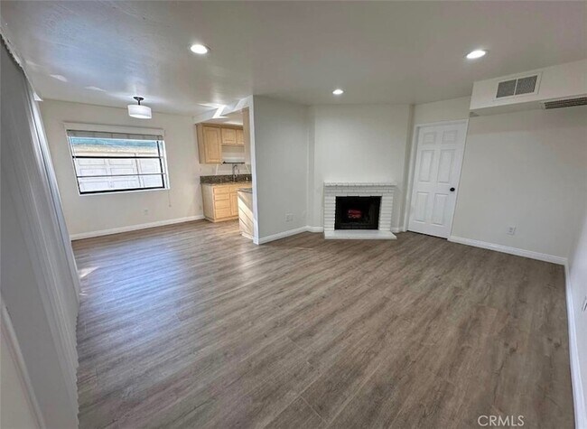 Building Photo - 139 S Poplar Ave