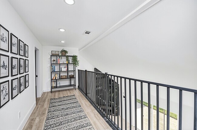 Building Photo - 6035 Cartagena St