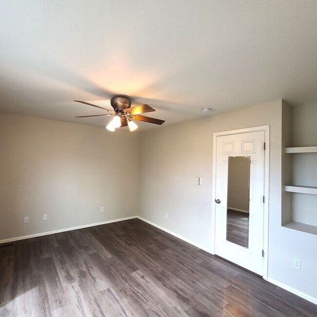 Building Photo - 6316 Riverdale Dr