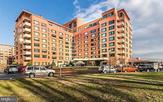 Building Photo - 1011 Arlington Blvd