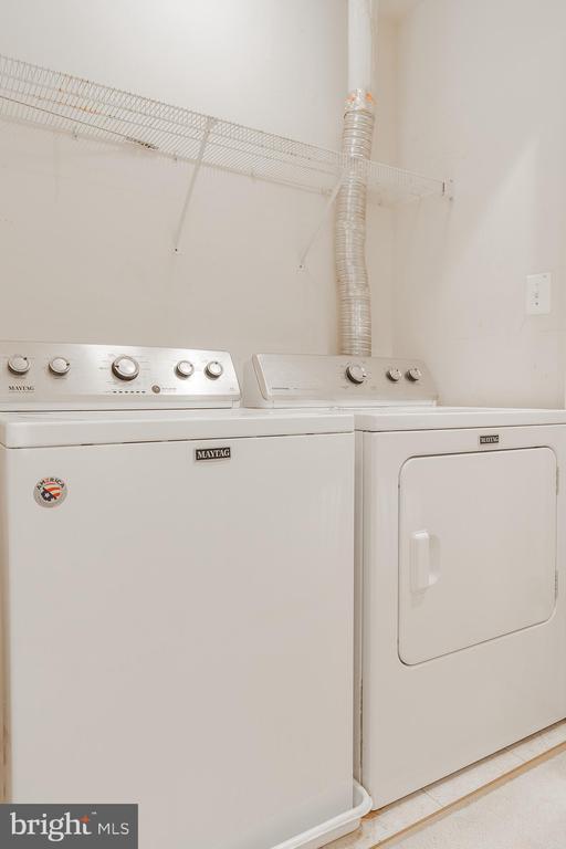 Building Photo - 21927 Windy Oaks Square