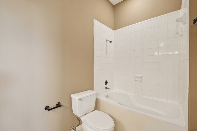 Building Photo - 2804 Chenevert St